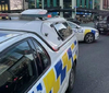 惊险！逃逸车辆撞上布置路钉警员　新西兰一警察重伤命危